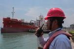 Sandar perdana kapal logistik kimia MT Novah
