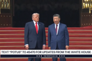 Presiden Cina Xi Jinping bertemu Presiden Amerika Serikat Donald Trump di Beijing, Kamis (14/5). 