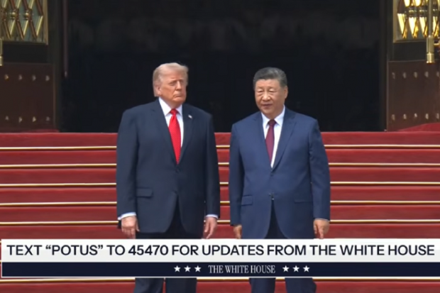 Presiden Cina Xi Jinping bertemu Presiden Amerika Serikat Donald Trump di Beijing, Kamis (14/5). 