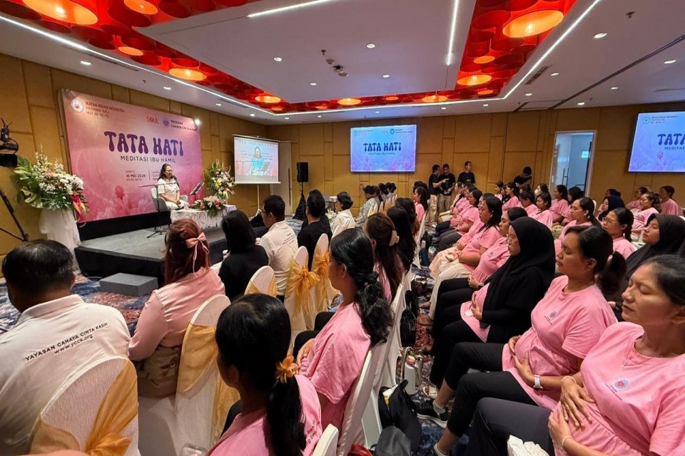Ratusan ibu hamil mengikuti meditasi di Harris Hotel & Conventions Denpasar, Bali, Sabtu (16/5/2026). 