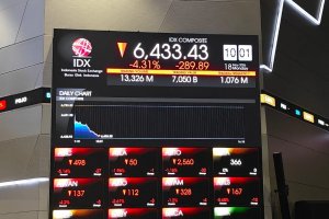 Indeks Harga Saham Gabungan (IHSG) turun 4,3% pada perdagangan intraday Senin (18/5) pukul 10.00 WIB.
