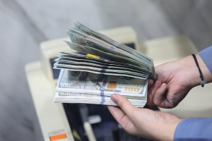 Nilai Tukar Rupiah Kembali Melemah Rp 17.668 per dolar AS (Foto: Katadata/Fauza Syahputra)