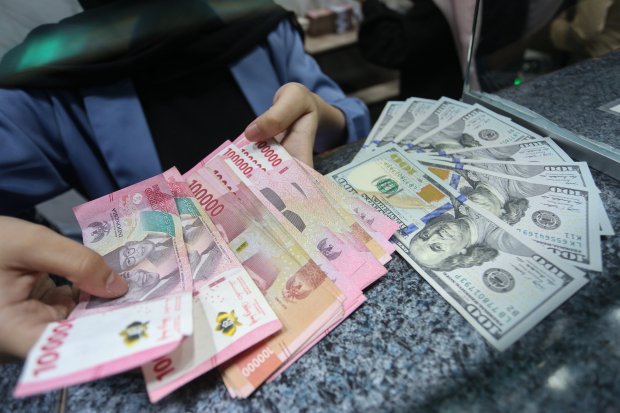 Nilai Tukar Rupiah Kembali Melemah Rp 17.668 per dolar AS (Foto: Katadata/Fauza Syahputra)