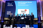 Perwakilan Telkom Indonesia menerima penghargaan Best Employer Brand on LinkedIn dalam ajang LinkedIn Talent Awards 2025 yang digelar di The St. Regis