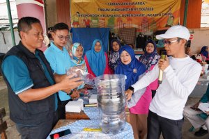 Edukasi Pilah Sampah untuk Kurangi Limbah Rumah Tangga di Jakarta (Foto: Katadata/Fauza Syahputra)