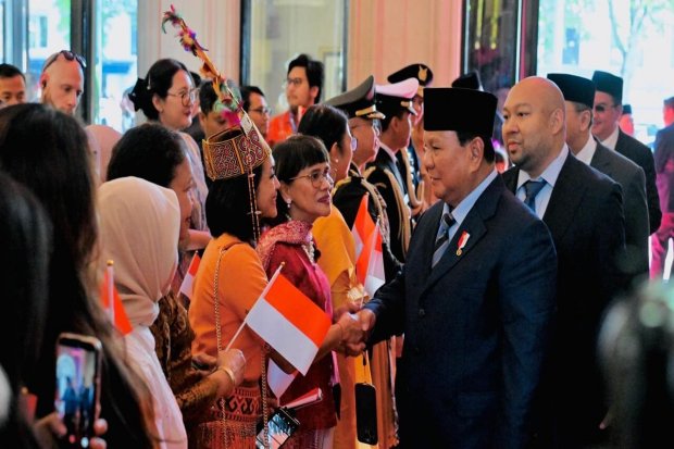 Kedatangan Presiden Prabowo di Prancis pada Selasa, 26 Mei 2026, disambut penuh haru dan bangga oleh warga negara Indonesia yang berada di Paris.
