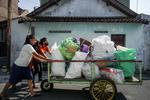 Pengelolaan sampah melalui bank sampah
