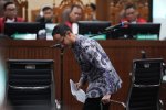 Nadiem Bacakan Pledoi Dalam Sidang Kasus Chromebook (Foto: Katadata/Fauza Syahputra)