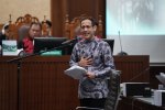 Nadiem Bacakan Pledoi Dalam Sidang Kasus Chromebook (Foto: Katadata/Fauza Syahputra)