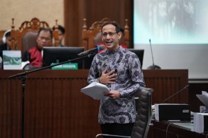 Nadiem Bacakan Pledoi Dalam Sidang Kasus Chromebook (Foto: Katadata/Fauza Syahputra)