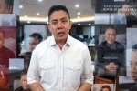 Sekretaris Kabinet (Seskab) Teddy Indra Wijaya memberikan keterangan terkait isu-isu terkini, di Jakarta, Senin (1/6/2026).
