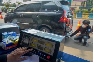 Operasi uji emisi kendaraan di Tangerang
