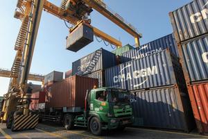 Neraca perdagangan Januari-April 2026 surplus