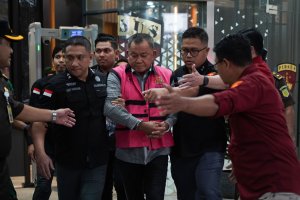 Kejagung tetapkan Mantan Kepala BGN Dadan Hindayana bersama Wakil Kepala BGN Sony Sonjaya dan Lodewyk Pusung sebagai tersangka (Foto: Katadata/Fauza S