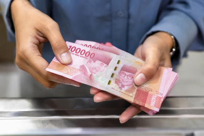 rupiah melemah, sempat tembus Rp 18000 per dollar AS pagi ini