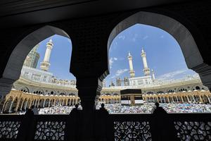 Jamaah haji melaksanakan Tawaf Wada