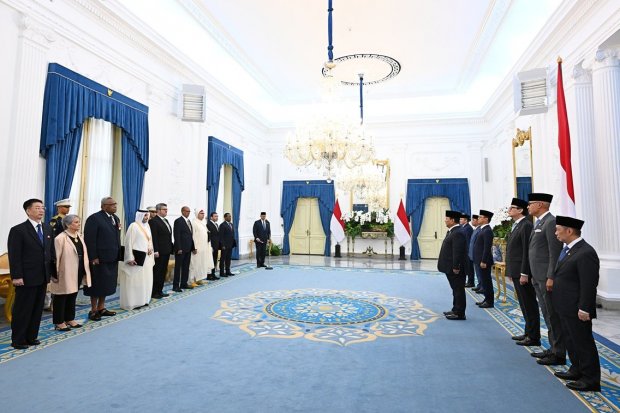 Presiden Prabowo Subianto saat menerima surat kepercayaan 9 Duta Besar di Istana Merdeka, Jakarta, Selasa (9/6). 