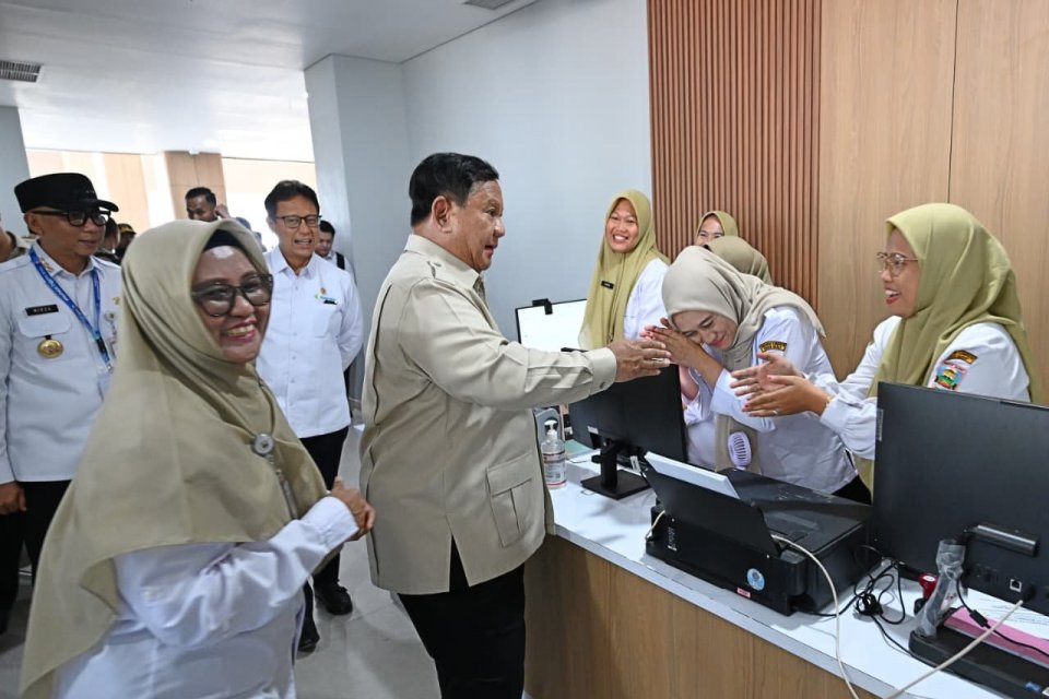 Presiden Prabowo Subianto saat meresmikan operasional Rumah Sakit Umum Daerah (Biro Pers, Media, dan Informasi Sekretariat Presiden)RSUD) Muhammad Thohir Krui di Kabupaten Pesisir Barat, Lampung, Rabu (10/8). Foto: Biro Pers, Media 
