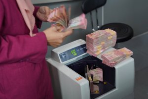 Nilai tukar rupiah rupiah melemah terhadap dolar AS (Foto: Katadata/Fauza Syahputra) 