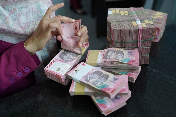 Nilai tukar rupiah rupiah melemah terhadap dolar AS (Foto: Katadata/Fauza Syahputra) 