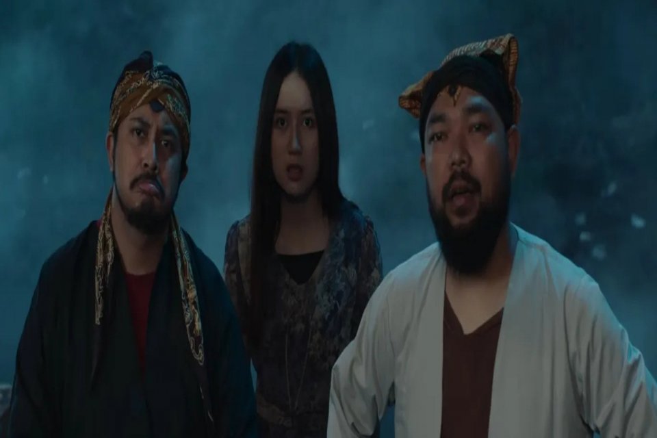 Sinopsis Film Dukun Magang