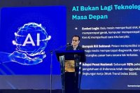Wakil Menteri Komunikasi dan Digital Nexar Patria menyampaikan paparan dalam Garuda AI Impact Summit 2026 di Jakarta, Kamis (11/6/2026).