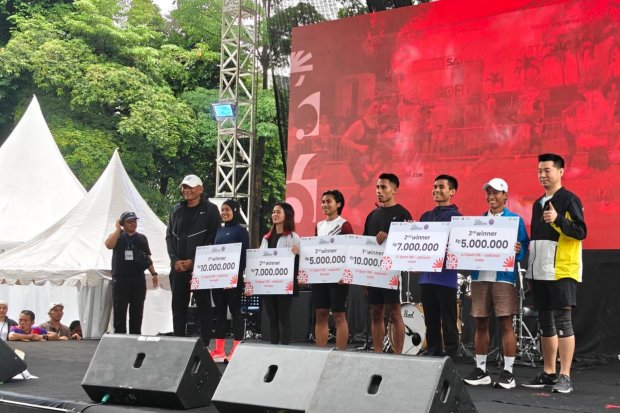 Para pemenang EJ Sport 10K National dalam ajang BTN Jakarta International Marathon 2026, di Gelora Bung Karno, Sabtu (13/6).