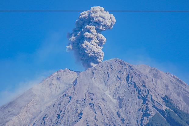 Aktivitas vulkanik Gunung Semeru terbanyak di Indonesia
