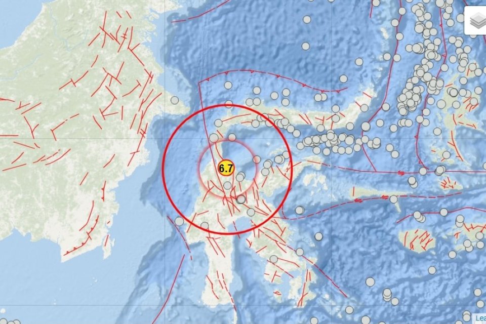 BMKG melaporkan, gempa bumi besar mengguncang wilayah Sulawesi Tengah pada Selasa (16/6). Gempa magnitudo 6,7 terjadi pada Pukul 10.27 WIB, disusul gempa magnitudo 5,2 pada Pukul 11.14 WIB. 