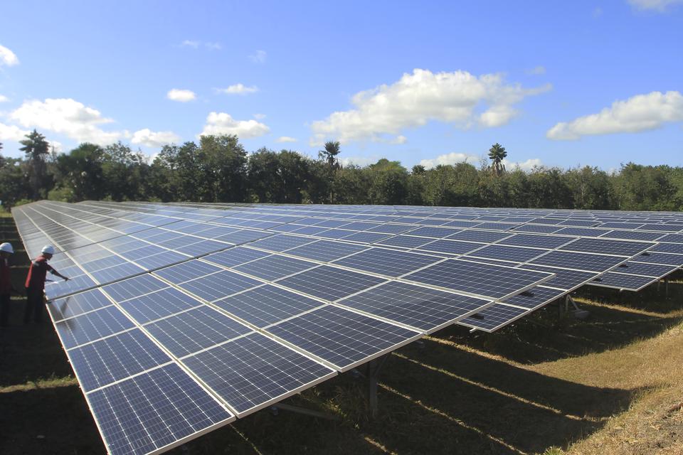 RI Tawarkan PLTS 100 GW ke China — Target 2029, Risiko Ketergantungan Teknologi