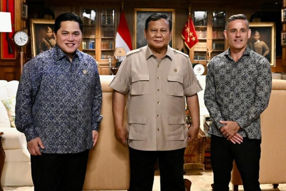 Presiden Prabowo Subianto, Menteri Pemuda dan Olahraga Erick Thohir dan Pelatih Tim Nasional Indonesia John Herdman di Hambalang, Jawa Barat, Jumat (19/6). Foto: Instagram/Erick Thohir