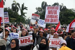 Unjuk rasa dukung MBG di Depok