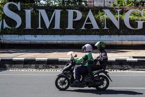 Regulasi pembatasan komisi ojek daring
