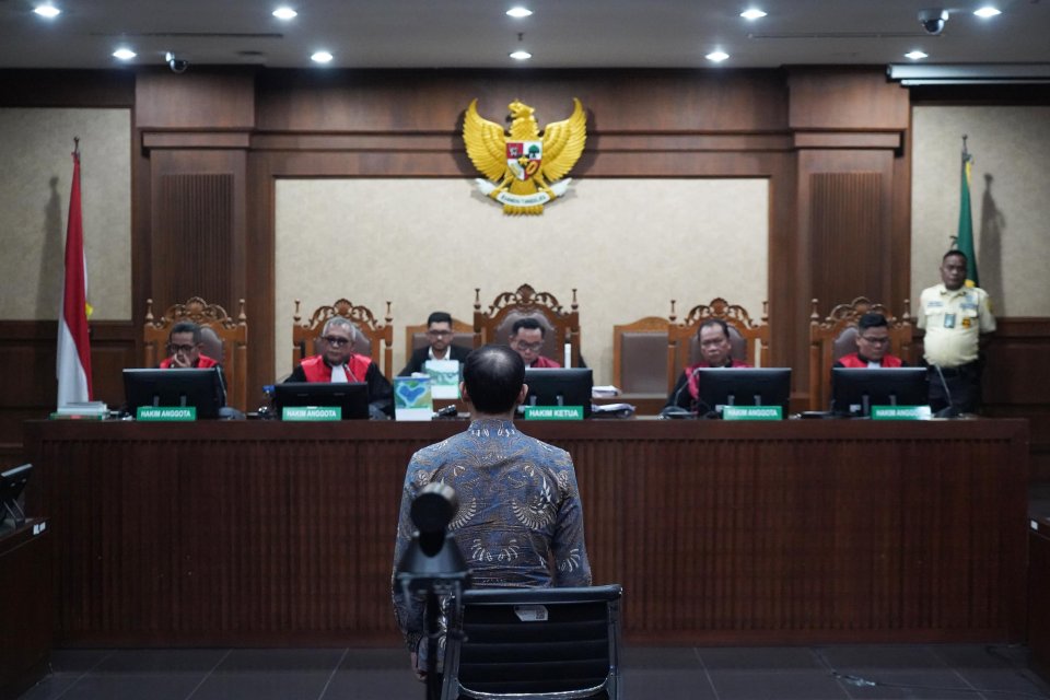 Terdakwa kasus dugaan korupsi pengadaan Chromebook dalam program digitalisasi pendidikan di Kemendikbudristek Nadiem Anwar Makarim mengikuti sidang pembacaan putusan di Pengadilan Tipikor, Jakarta, Selasa (30/6/2026). Majelis hakim memvonis Nadiem Makarim