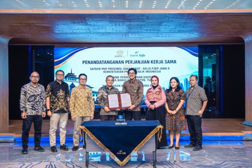 bank bjb menandatangani Perjanjian Kerja Sama (PKS) penyaluran Program Bantuan Stimulan Perumahan Swadaya (BSPS) 2026 di Menara bank bjb, Selasa (30/6). Melalui kerja sama ini, bank bjb dipercaya menyalurkan bantuan senilai Rp700 miliar kepada 35.000 pene