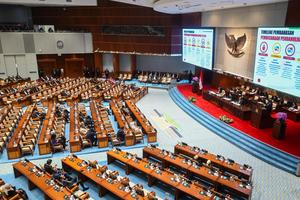 Rapat Paripurna DPR membahas RAPBN 2027