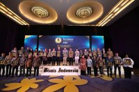 Bisnis Indonesia Awards 2026 memberikan penghargaan kepada 60 emiten dan korporasi atas kinerja unggul, serta menganugerahkan penghargaan Best CEO kep