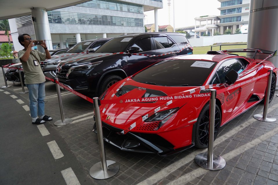 Kejagung Sita Lamborghini hingga Kavling Tanah Dalam Kasus Tata Kelola Izin Tambang (Foto: Katadata/Fauza Syahputra)