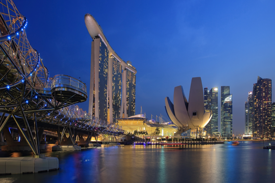Singapura berencana mengimpor 6 gigawatt (GW) listrik rendah karbon pada 2035, sekitar sepertiga kebutuhan listrik nasionalnya. Lebih dari separuhnya, atau sekitar 3,4 GW, diharapkan berasal dari Indonesia.