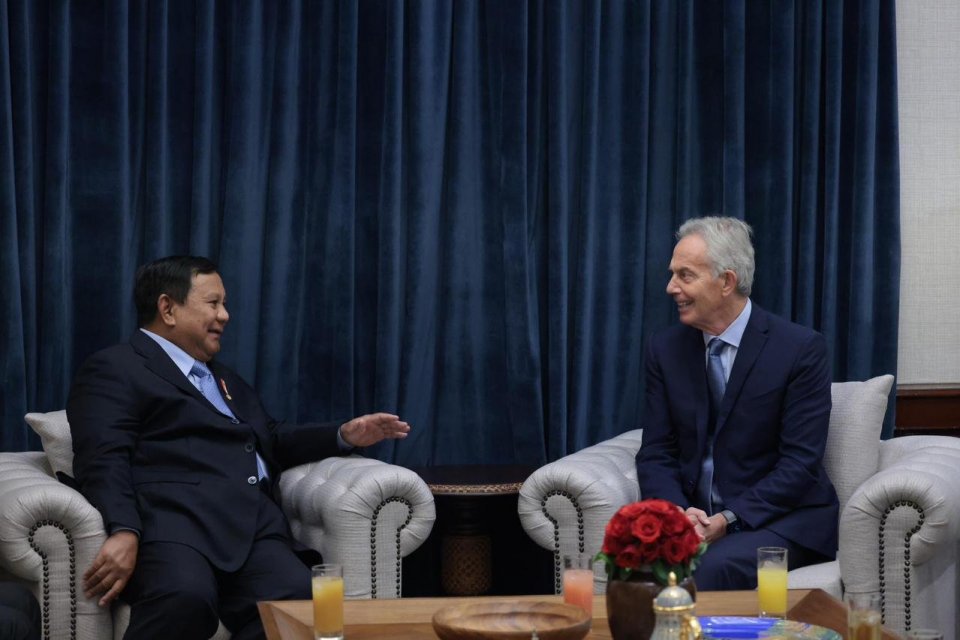 Presiden Prabowo Subianto bertemu mantan Perdana Menteri Inggris Tony Blair di Kertanegara, Jakarta, Senin (6/7). Foto: Rusman - Biro Pers, Media, dan Informasi Sekretariat Presiden.