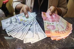 Nilai tukar rupiah melemah