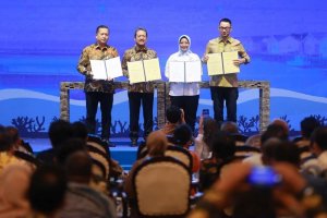 PLN dan Kementerian Kelautan dan Perikanan (KKP) menandatangani Nota Kesepahaman (MoU) tentang penyediaan tenaga listrik dan kerja sama strategis di b