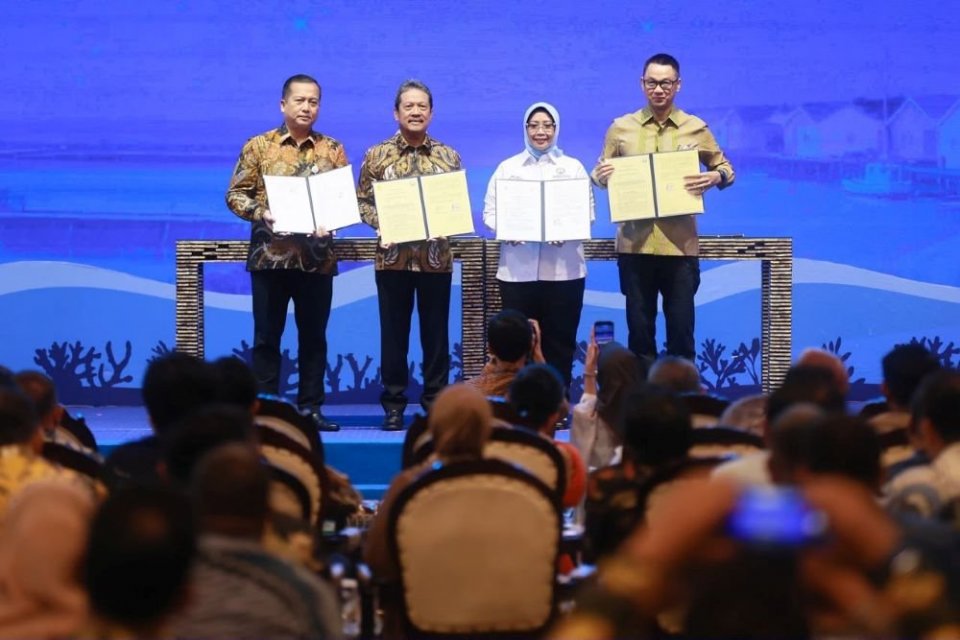 PLN dan Kementerian Kelautan dan Perikanan (KKP) menandatangani Nota Kesepahaman (MoU) tentang penyediaan tenaga listrik dan kerja sama strategis di bidang kelautan dan perikanan di Jakarta, Kamis (2/7).