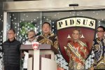 Jaksa Agung Muda Tindak Pidana Khusus (Jampidsus) Febrie Adriansyah saat konferensi pers di Kejaguang, Jakarta, Jumat (10/7). 
