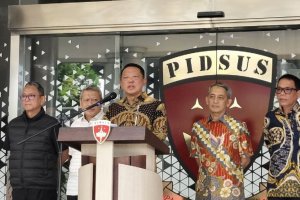 Jaksa Agung Muda Tindak Pidana Khusus (Jampidsus) Febrie Adriansyah saat konferensi pers di Kejaguang, Jakarta, Jumat (10/7). 