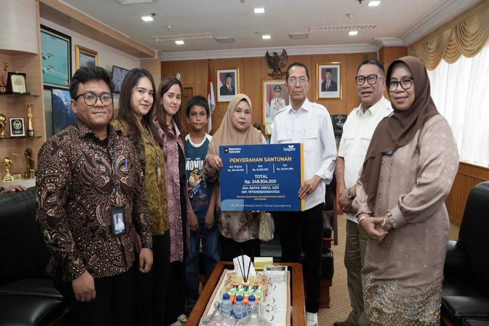 TASPEN serahkan manfaat kepada ahli waris keluarga ASN yang meninggal di Batam, Juli 2026.