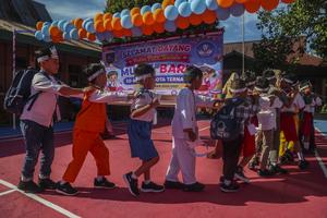 Siswa baru ikuti masa pengenalan lingkungan sekolah