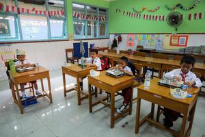 Pelaksanaan MBG hari pertama sekolah