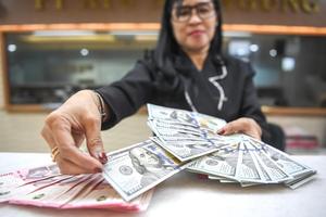 Nilai tukar rupiah melemah 44 poin
