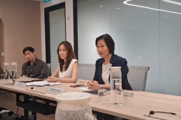 Menteri Negara Perdagangan dan Industri Singapura Gan Siow Huang saat berbincang dengan jurnalis Indonesia di kantornya, Singapura, (17/7). 